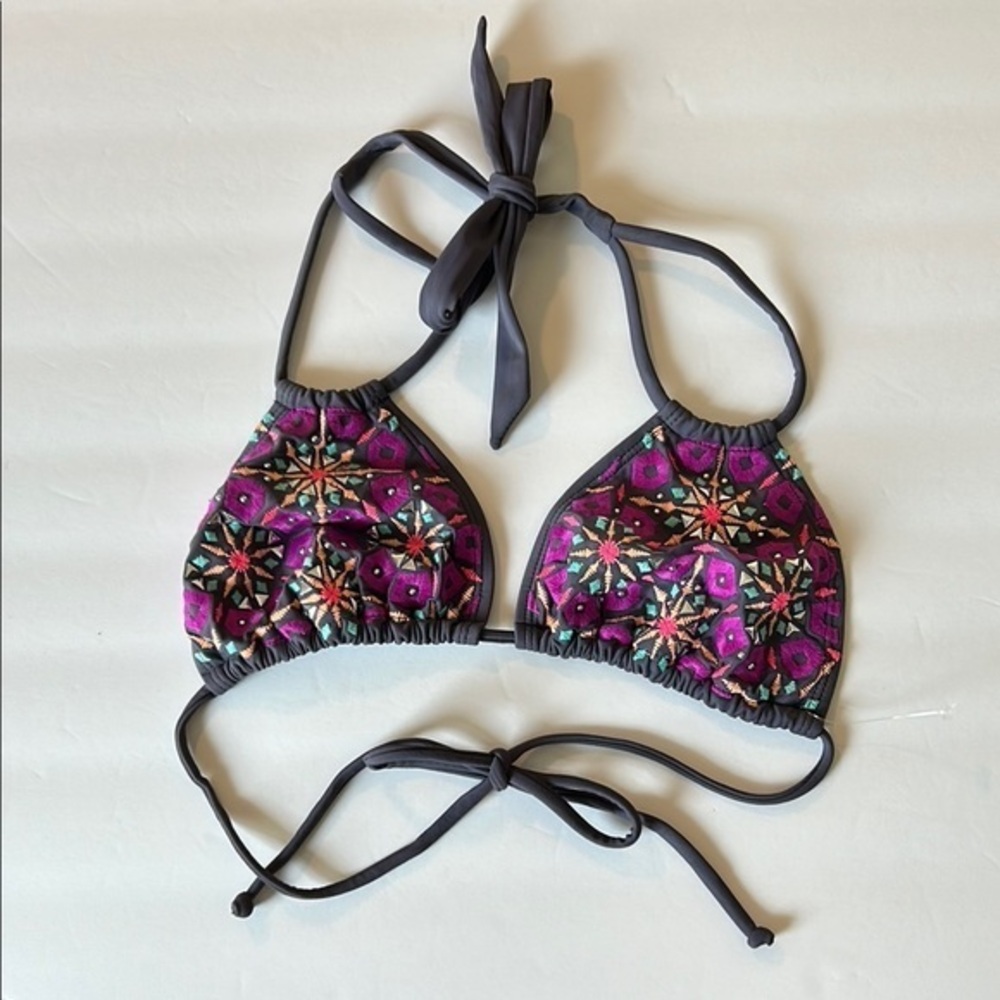 Xhilaration embroidered bikini swim top size small NWOT